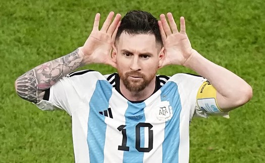 Messi được gọi lên tuyển quốc gia, đối đầu với đội bóng của HLV Argentina tại vòng loại World Cup