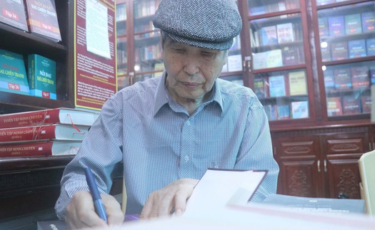 Minh Chuyên - người “chép sử” bằng tác phẩm nghệ thuật