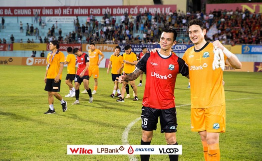 Thủ môn Văn Lâm: 'Tự hào khi cùng Ninh Bình vô địch giải hạng Nhất'