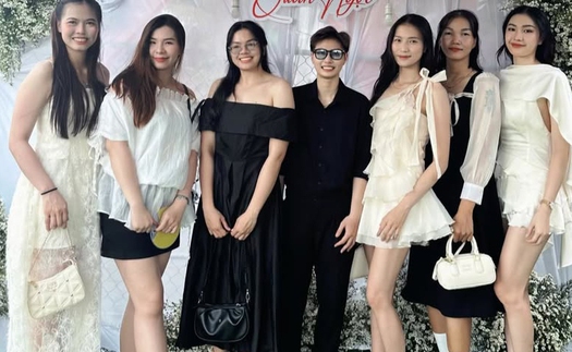 Cựu phụ công 2K làm đám cưới sau khi giải nghệ, hoa khôi bóng chuyền Việt Nam tới chúc mừng