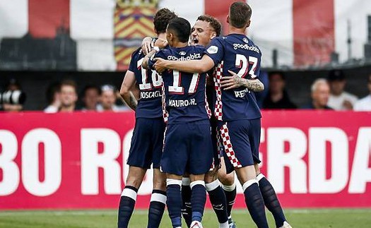 PSV vượt mặt Ajax để vô địch Hà Lan theo cách không thể kịch tính hơn