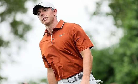 Tay golf vô địch Masters mờ nhạt tại PGA Championship, im lặng sau lùm xùm phạm luật