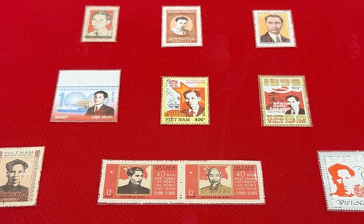 Trưng bày "Hành trình theo chân Bác qua sưu tập tem và bưu ảnh"