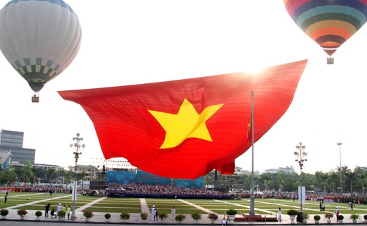Lễ chào cờ và bay Đại kỳ Tổ quốc trên không gian Quảng trường Hồ Chí Minh