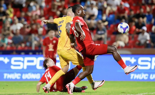 Cuộc đua trụ hạng V-League: 'Lũ' đổ về miền Trung