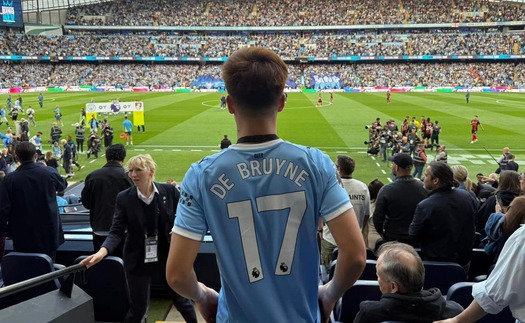 Quả bóng vàng Việt Nam đến Man City đúng ngày De Bruyne nói lời tạm biệt