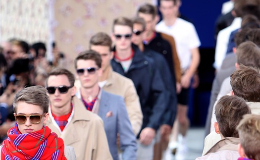 Louis Vuitton đưa thời trang cao cấp đến với di sản nước Pháp