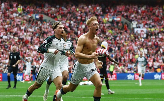 Sunderland trở lại Premier League nhờ bàn thắng trị giá 200 triệu của ngôi sao gây tranh cãi