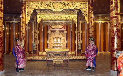 Cận cảnh Ngai vàng - Bảo vật quốc gia ở Điện Thái Hoà trước khi bị xâm hại
