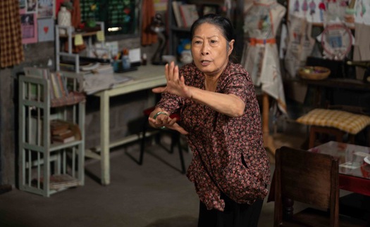 "Bà ngoại" NSƯT Kim Phương nhí nhảnh, hóm hỉnh trong "Lật mặt 8"