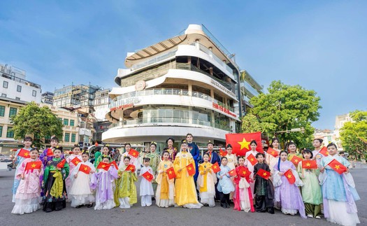 "Hoa tháng Năm" tôn vinh trang phục Việt và kết nối yêu thương