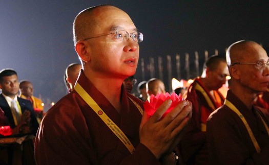 Hơn 10.000 người tham gia lễ thắp nến cầu hòa bình Đại lễ Vesak 2025