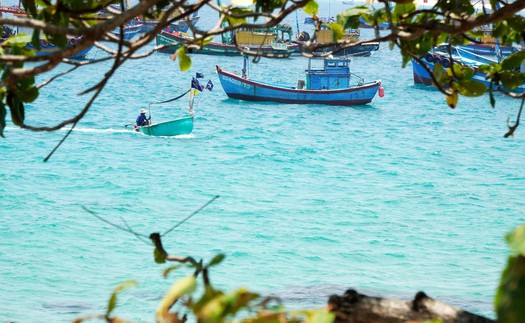 Mũi Vi Rồng thu hút khách du lịch bởi nét hoang sơ, kỳ bí