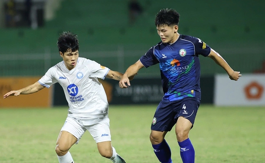 Bình luận viên Quang Huy: 'Người lên ngựa, kẻ chia bào ở V-League'