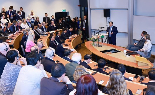 Thủ tướng phát biểu về chính sách tại Đại học Kinh tế Stockholm