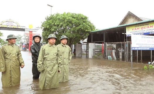 Quảng Trị khẩn trương sơ tán những hộ dân bị ngập sâu