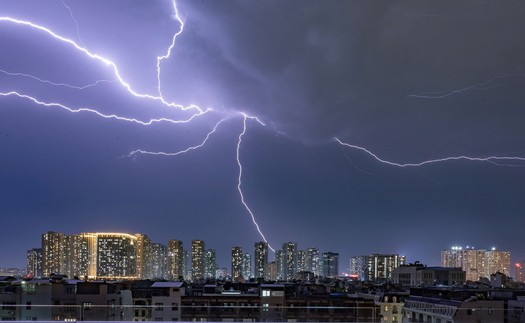 Dự báo thời tiết ngày 16/6: Hà Nội ngày nắng, chiều tối có mưa dông