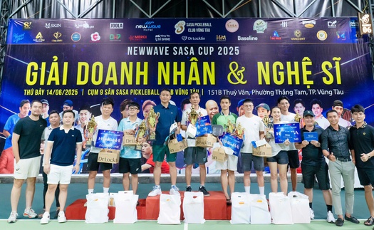 Hoàng Bách, Huy Khánh hút fan trong ngày hội pickleball
