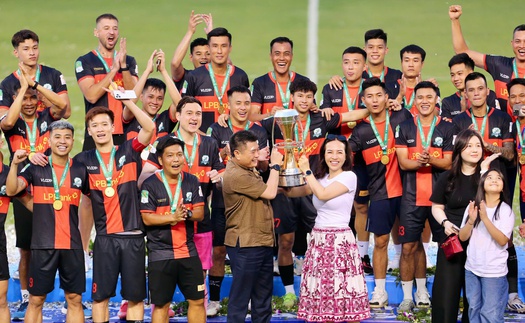 Bóng đá Hà Nam Ninh lên ngôi