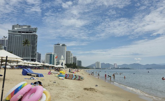 Bãi tắm đêm tại Nha Trang bị đình chỉ hoạt động vì chưa được cấp phép 