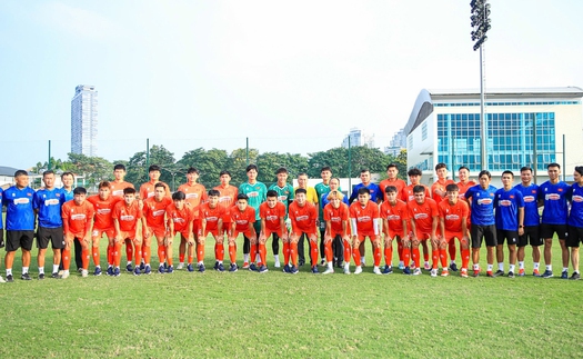 Tuyển thủ U22 Việt Nam than trời vì thời tiết nắng nóng