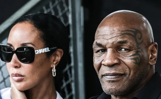 Mike Tyson dạo phố với phong cách cực ngầu ở tuổi 58