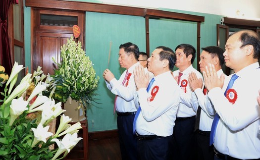 Lễ báo công dâng Bác nhân kỷ niệm 100 năm Ngày Báo chí Cách mạng Việt Nam