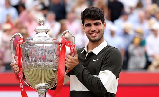 Carlos Alcaraz có thêm một chức vô địch, gửi đi thông điệp tới đối thủ trước thềm Wimbledon