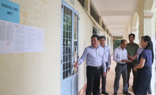 Thí sinh làm thủ tục dự thi tốt nghiệp Trung học Phổ thông 2025 từ 14 giờ chiều 25/6