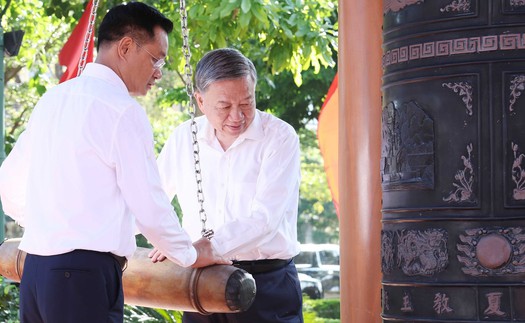 Tổng Bí thư Tô Lâm dâng hương tại Đền thờ Chủ tịch Hồ Chí Minh ở Quảng Bình