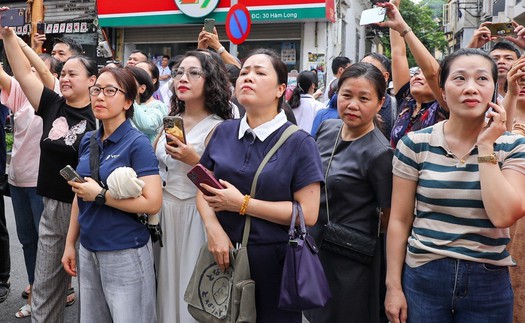 Kỳ thi tốt nghiệp THPT năm 2025: Những "sĩ tử" đặc biệt ngoài cổng trường thi