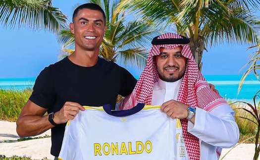 Hợp đồng mới ký của Ronaldo 'béo bở' đến mức nào?