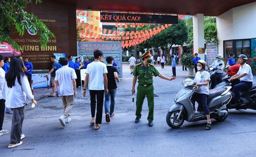 Thí sinh Hà Nội bước vào môn thi đầu tiên kỳ thi tốt nghiệp THPT năm 2025