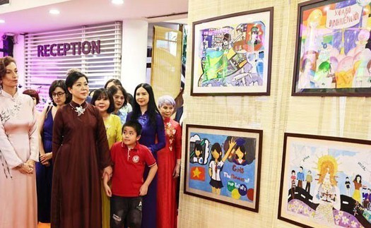 Phu nhân Tổng Bí thư Tô Lâm và Tổng Giám đốc UNESCO Audrey Azoulay dự Triển lãm "Chúng tôi CÓ THỂ"