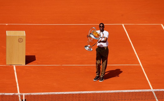 Sao PSG khoe cúp bạc Champions League trên sân đấu Roland Garros