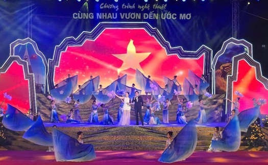 Chương trình nghệ thuật "Cùng nhau vươn tới ước mơ" chào mừng thành lập tỉnh Lào Cai mới