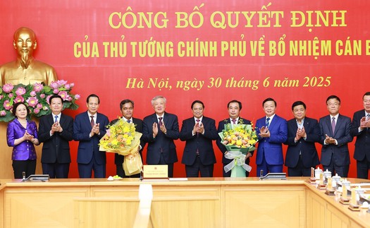 Thủ tướng Phạm Minh Chính trao quyết định bổ nhiệm 2 Bí thư Tỉnh uỷ làm cán bộ cấp Thứ trưởng
