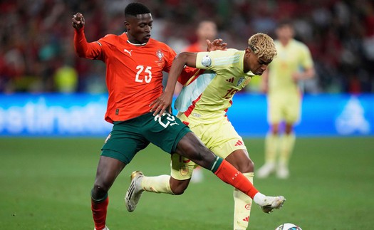 Hậu vệ PSG ‘bỏ túi’ Lamine Yamal và ghi bàn cho ĐT Bồ Đào Nha, vô địch Cúp C1 và Nations League ở cùng SVĐ
