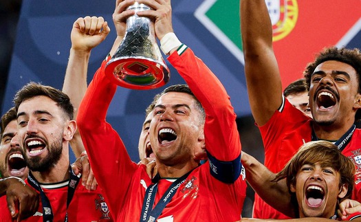 Ronaldo: 'Vì ĐT Bồ Đào Nha, tôi sẵn sàng hy sinh tất cả. Tôi tự hào với khoảnh khắc này...'