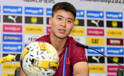 Trung vệ Duy Mạnh: ‘Tôi từng chặn đứng Man United, giờ là Malaysia’