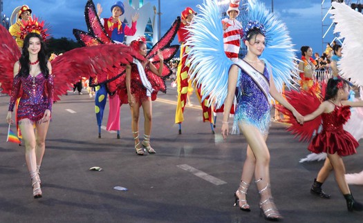 Diễu hành Carnival trong lễ hội văn hóa - Du lịch biển
