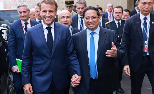 Thủ tướng Phạm Minh Chính hội kiến Tổng thống Pháp Emmanuel Macron