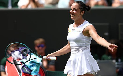 Tay vợt hạng 116 thế giới vừa giành chiến thắng chấn động ở Wimbledon 2025 là ai?
