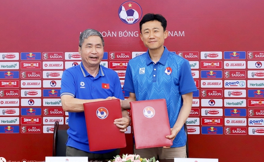 Trợ lý HLV Kim Sang Sik sắp dẫn dắt Đông Á Thanh Hóa