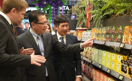 Tiếp sức cho hàng Việt đứng vững trên "sân nhà"