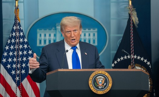 Tổng thống Donald Trump thông báo mức thuế 35% với hàng hóa Canada