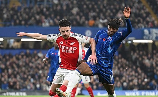 Huyền thoại MU bức xúc khi fan Arsenal có hành động khó chấp nhận với tân binh từ Chelsea