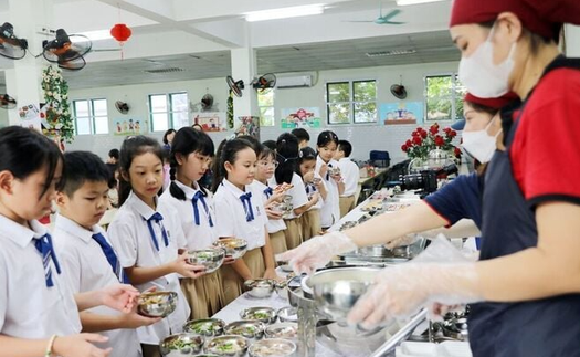 Hà Nội đảm bảo an toàn bữa ăn bán trú cho học sinh