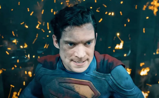 "Superman" tái khởi động "cuộc xâm chiếm" của vũ trụ DC