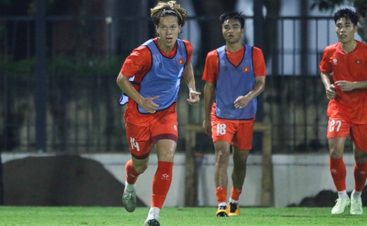 U23 Việt Nam 'trải nghiệm' kẹt xe, hào hứng trong buổi tập đầu tại Indonesia